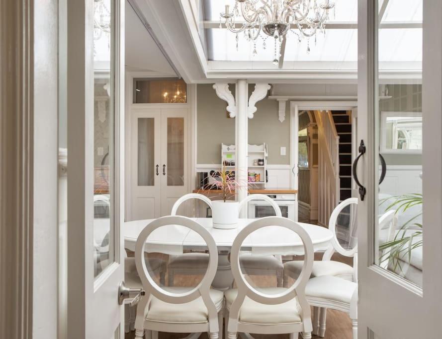 The East-redfern Mansion On Chelsea Ferienhaus *